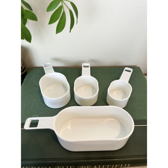 Vintage MK White Nesting Measuring Cups / Taiwan / Retro Kitchen / Country - Picture 1 of 6